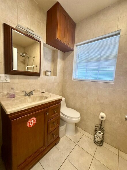 More Photos Of 300 Georgia St, Hollywood Apartments For Sale