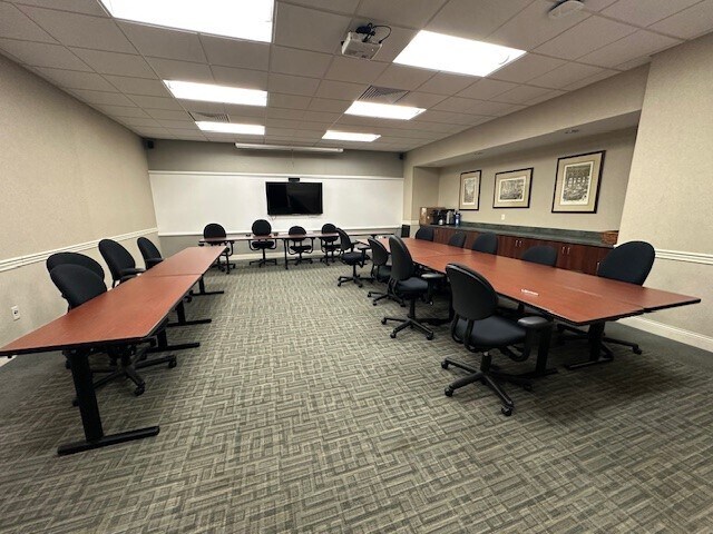 More Photos Of 6702 Pointe Inverness Way, Fort Wayne Office For Sale