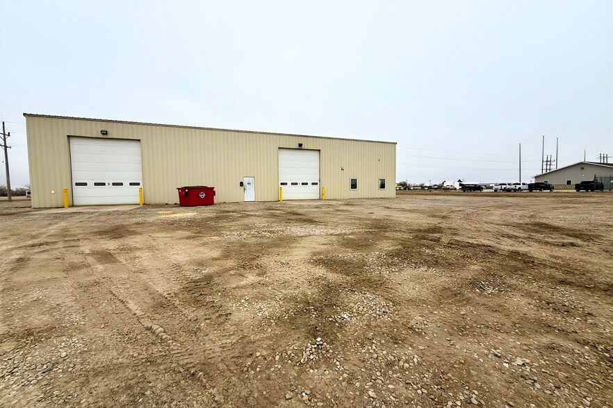 More Photos Of 601 Gilbertson St SE, Tioga Warehouse For Lease