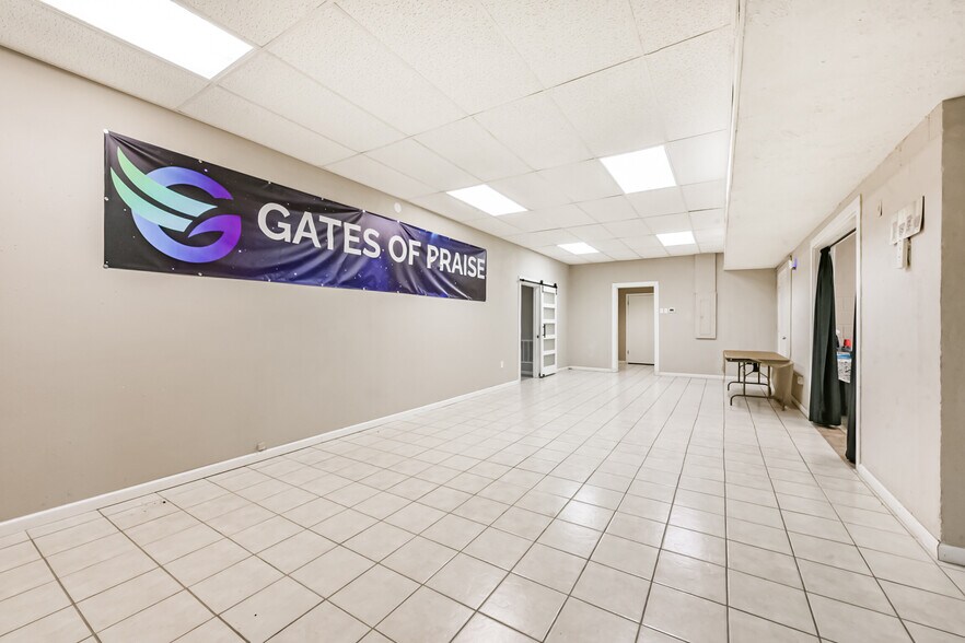 More Photos Of 130 S 4th St, La Porte General Retail For Sale