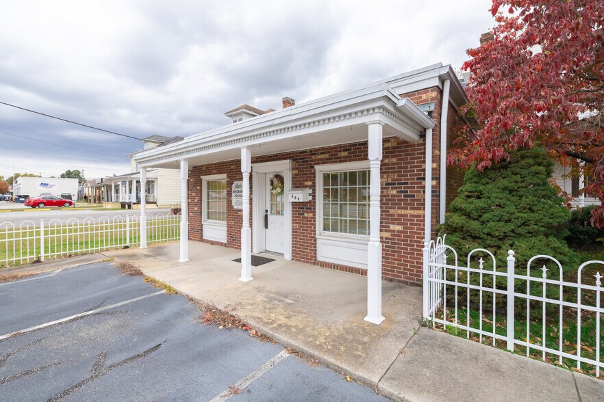 More Photos Of 664 Boulevard, Colonial Heights Office For Sale