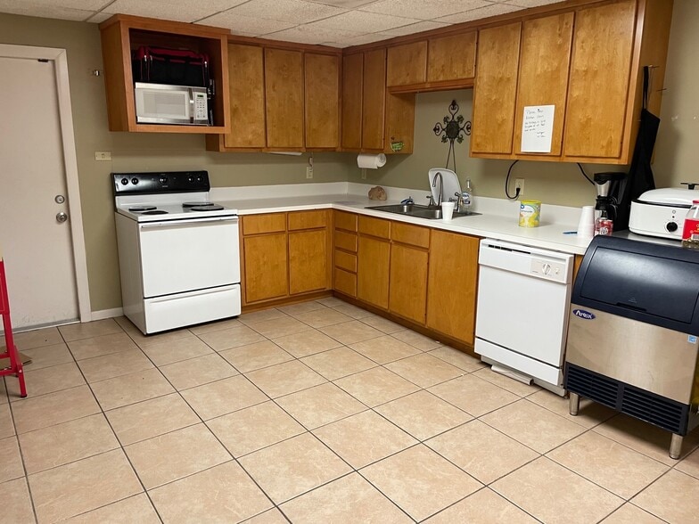 More Photos Of 6988 Raymond Stotzer, College Station Industrial For Sale