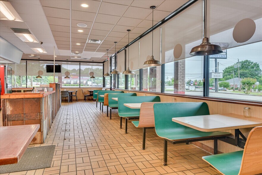 More Photos Of 115 Elm St, Lincolnton Restaurant For Lease