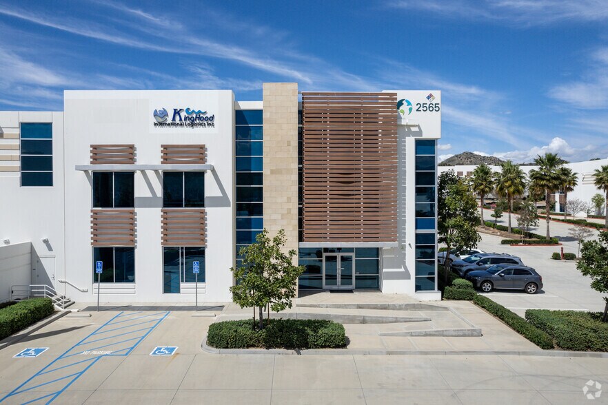 More Photos Of 2565 Sampson Ave, Corona Unknown For Lease