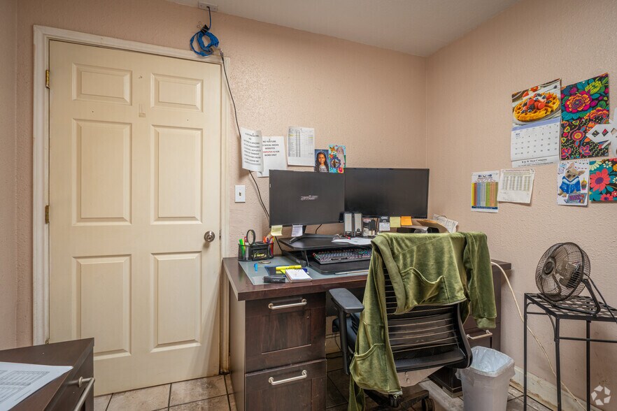 More Photos Of 909 Marcella St, Houston Warehouse For Sale