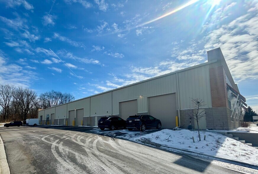 More Photos Of 1162 Laser St, Verona Flex For Lease