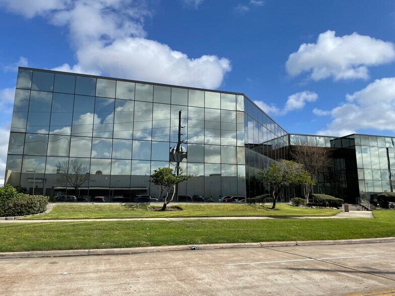 Primary Photo Of 211 Highland Cross Dr, Houston Office For Sale