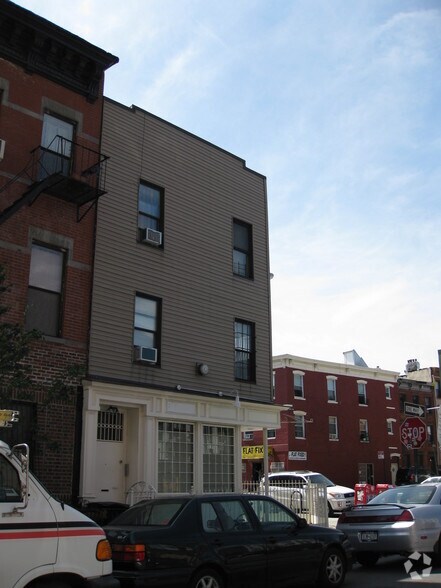 More Photos Of 2 Hope St, Brooklyn Storefront Retail Residential For Lease