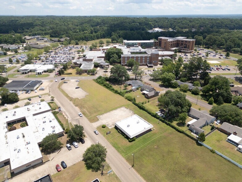 More Photos Of 428 Hospital Drive, Columbus Medical For Sale