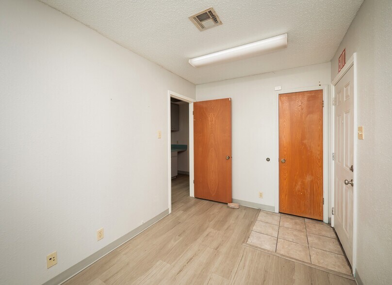 More Photos Of 4409 Menchaca Rd, Austin Medical For Sale