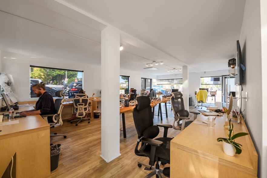 More Photos Of 1501 Main St, Venice Storefront Retail Office For Lease