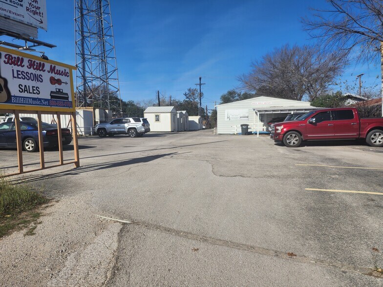 Primary Photo Of 1290 S Business IH 35, New Braunfels General Retail For Sale