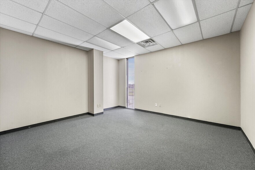 More Photos Of 2000 25th Ave N, Texas City Office For Lease