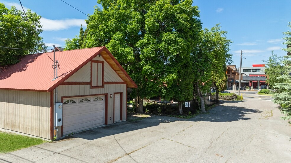 More Photos Of 327 Spokane Ave, Whitefish Flex For Sale