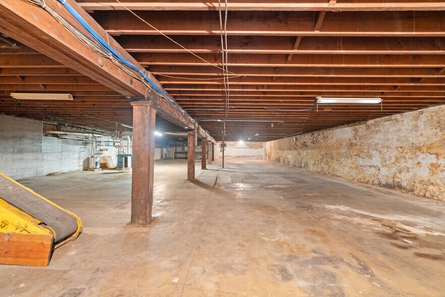 More Photos Of 132 W Pearl St, Jackson Storefront For Sale