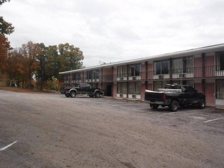 More Photos Of 10770 E State Highway 76, Branson West Hotel For Sale