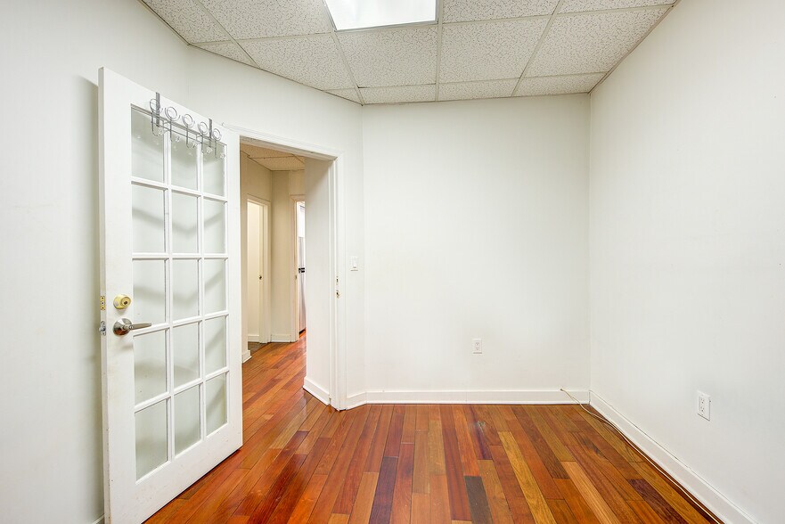 More Photos Of 12015 Liberty Ave, South Richmond Hill Storefront Retail Office For Lease