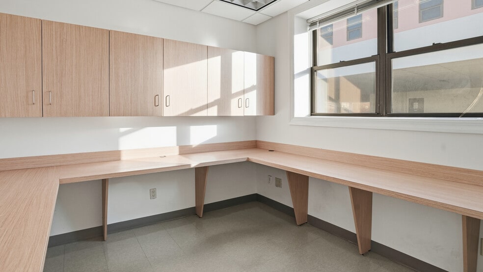 More Photos Of 325 W Park Ave, Long Beach Medical For Sale