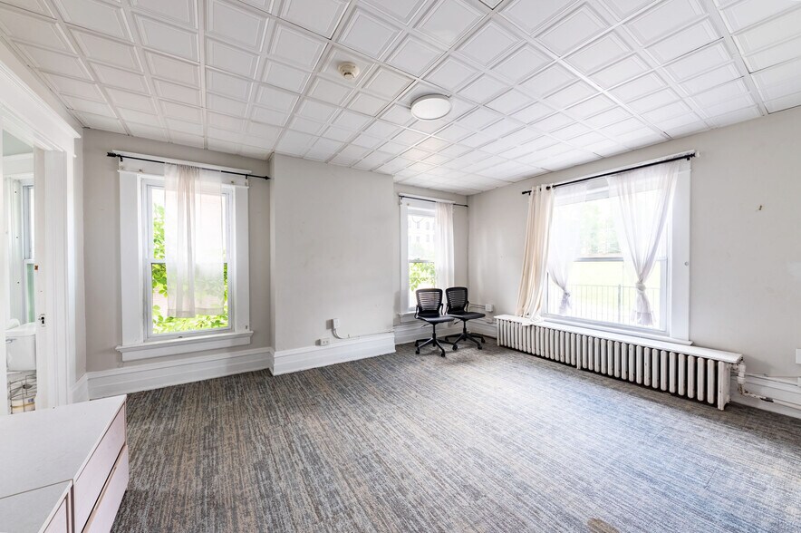 More Photos Of 1493 University Ave, Morgantown Sorority Fraternity House For Lease