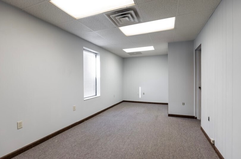 More Photos Of 7th Avenue @ 31 st, Charleston General Retail For Lease