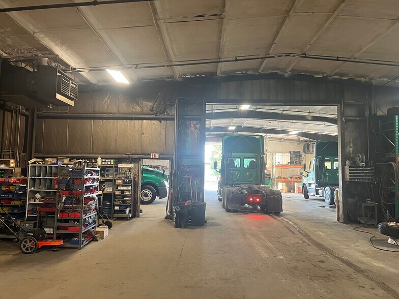 More Photos Of 2316 W Everett St, Appleton Industrial For Lease