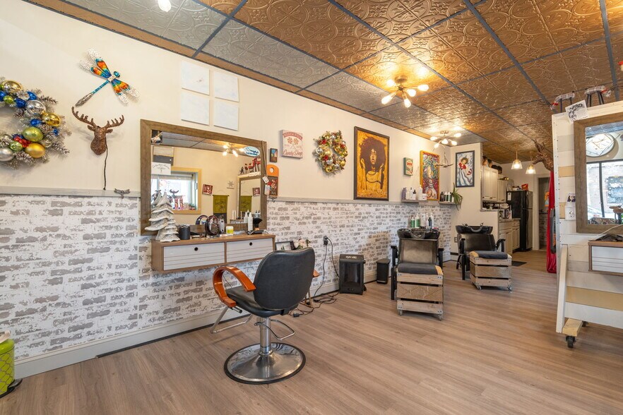 More Photos Of 140 Clinton St, Schenectady Storefront Retail Residential For Lease