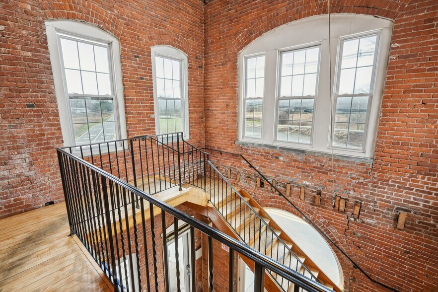 More Photos Of 175 N Main St, Wharton Loft Creative Space For Sale