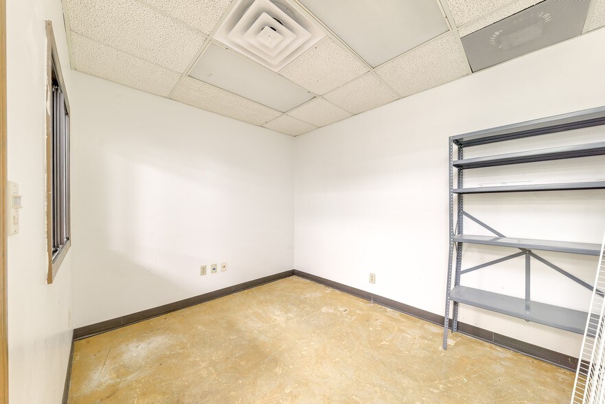 More Photos Of 5018 Spring Park Rd, Jacksonville Office For Lease