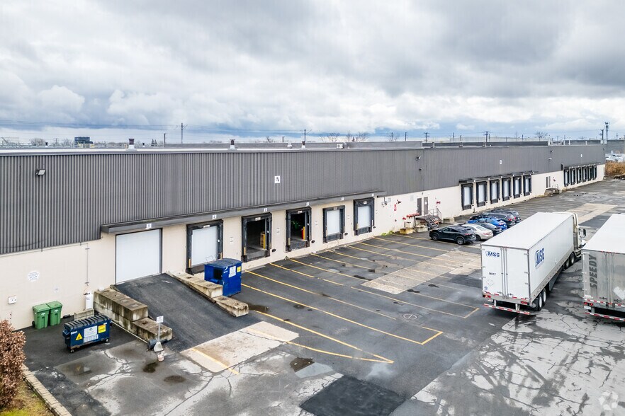 More Photos Of 2900 Av André, Dorval Warehouse For Lease