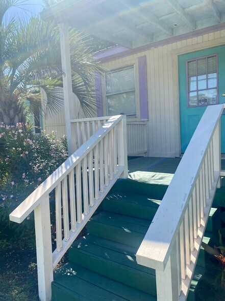 More Photos Of 424 Grand Ave, Bacliff Office For Sale
