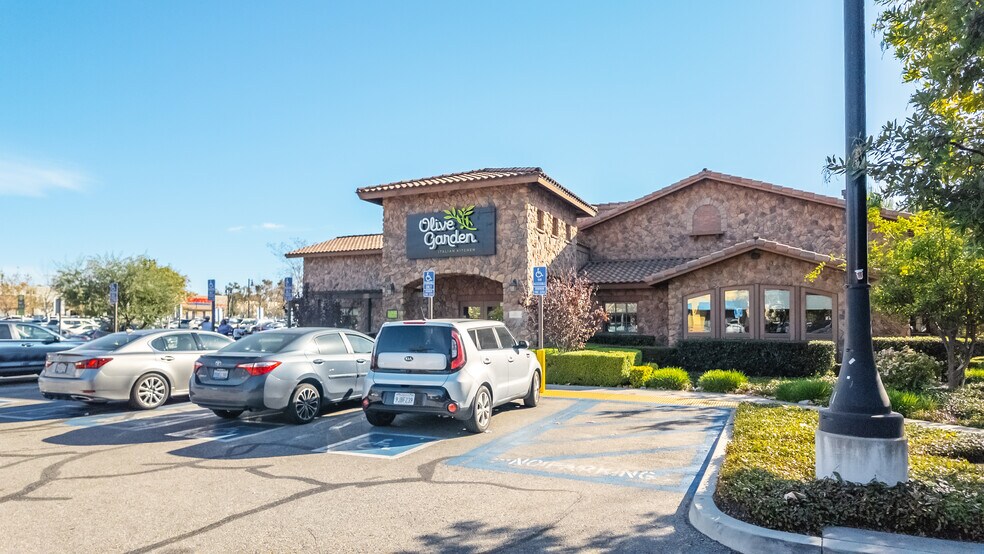 More Photos Of 582 N Lone Hill Ave, San Dimas Restaurant For Sale