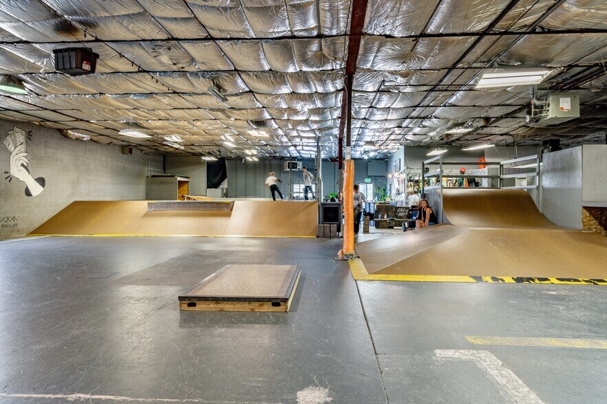 More Photos Of 3535 S Irving St, Sheridan Warehouse For Lease