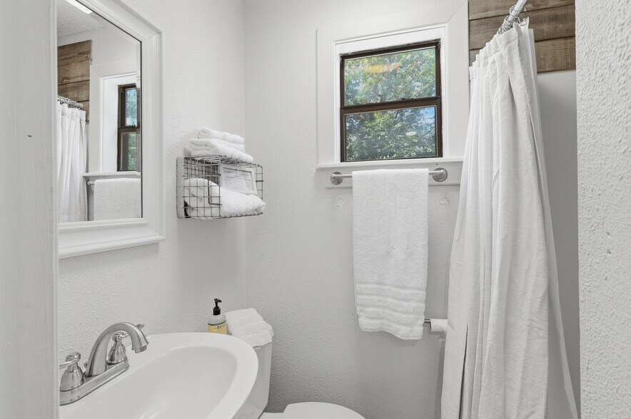 More Photos Of 108 E Barker Creek Dr, Scroggins Specialty For Sale