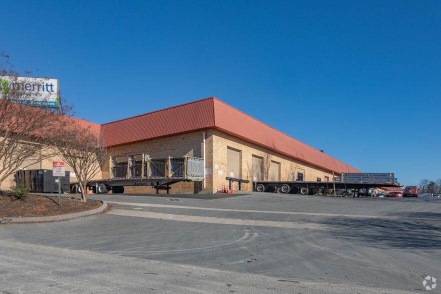 More Photos Of 4700-4724 Benson Ave, Arbutus Warehouse For Lease