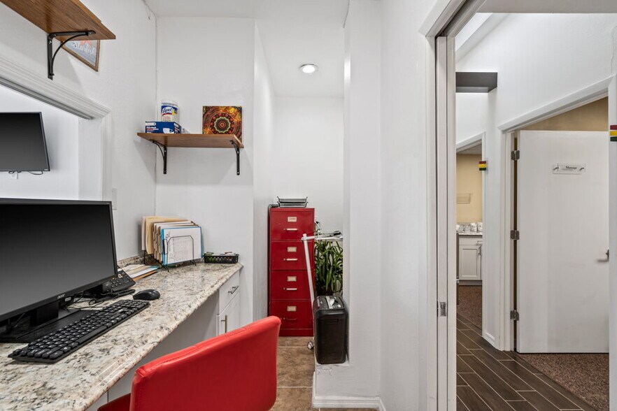 More Photos Of 3800 26th St W, Bradenton Medical For Sale