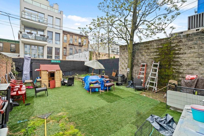 More Photos Of 1536 Gates Ave, Brooklyn Flex For Sale