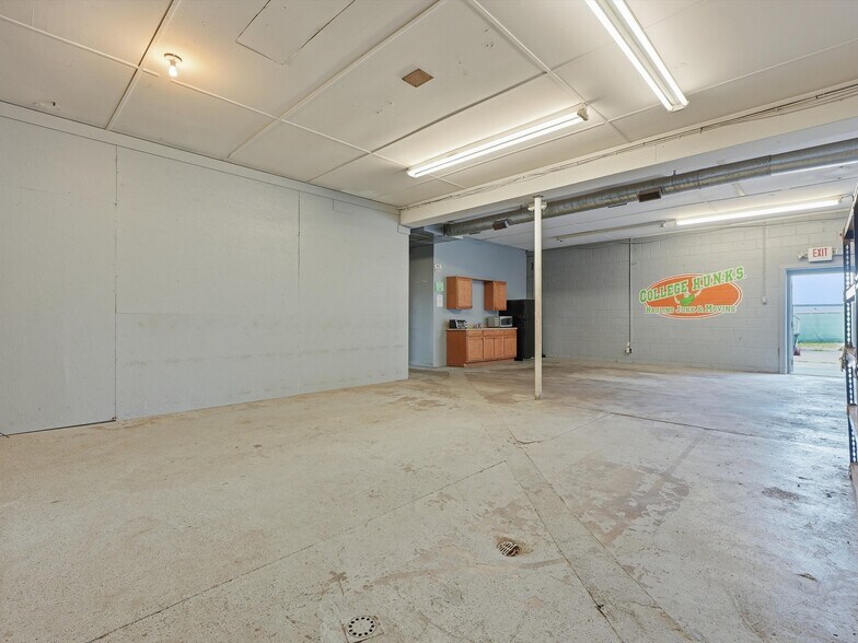 More Photos Of 832 W 11 Mile Rd, Madison Heights Warehouse For Sale