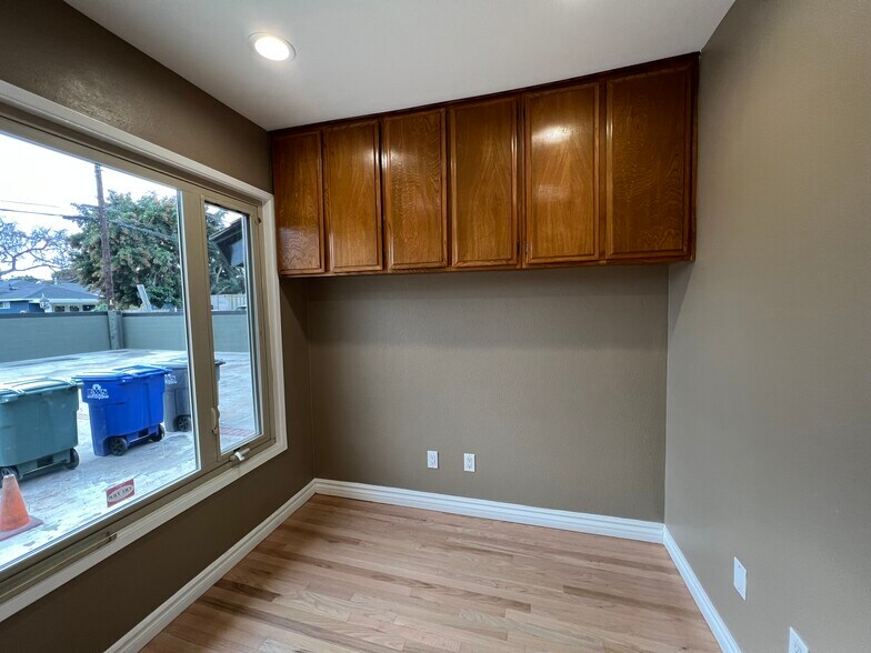 More Photos Of 4652 Katella Ave, Los Alamitos Office For Lease