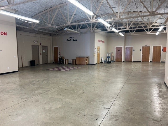 More Photos Of 210 N Upshaw Blvd, Robstown Storefront Retail Office For Sale