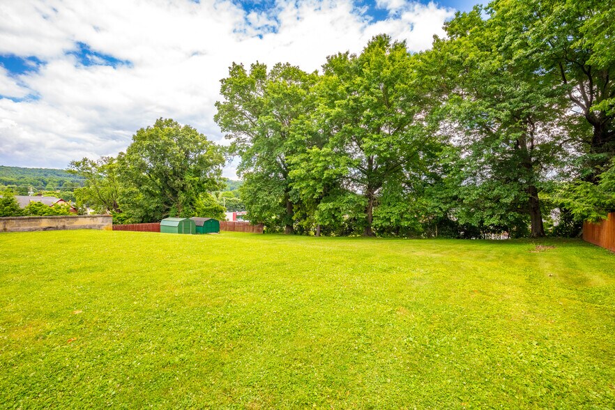 More Photos Of 131 Copenhaver St, Marion Shelter For Sale