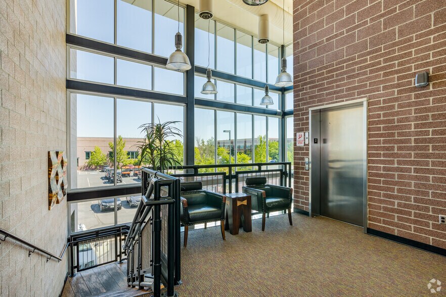 More Photos Of 991 Southpark Dr, Littleton Medical For Lease