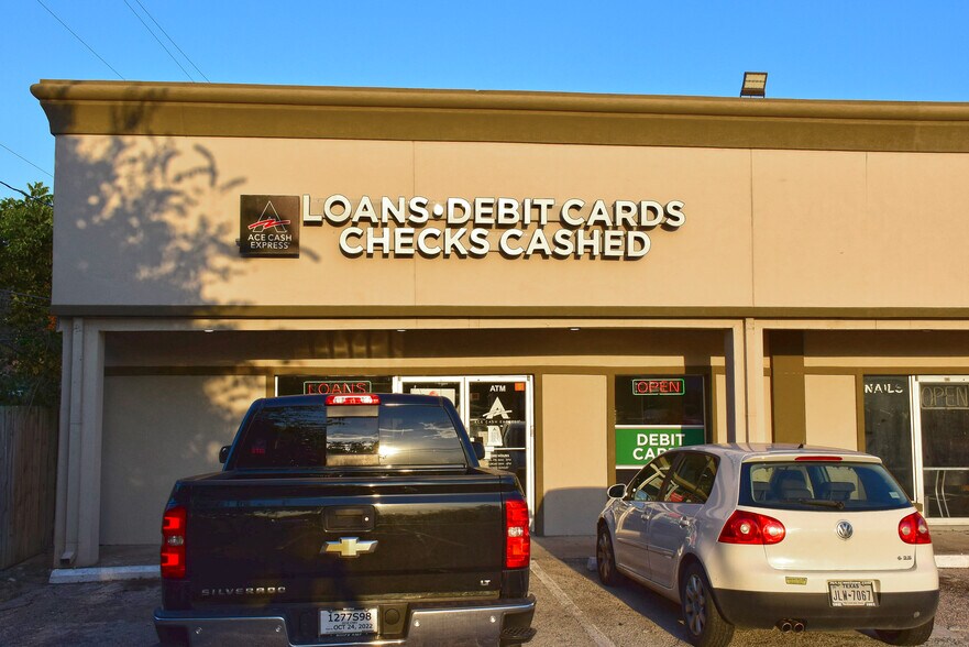 More Photos Of 3000-3010 Garth Rd, Baytown Storefront For Sale