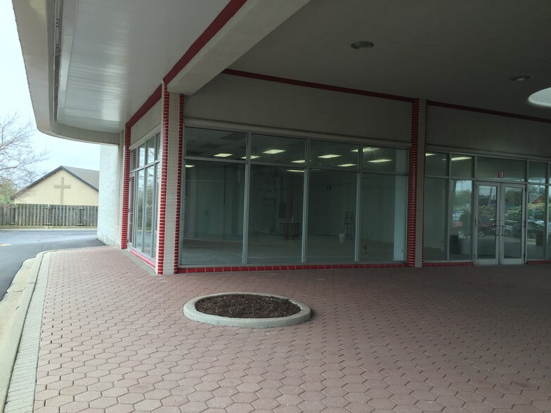 More Photos Of 5-25 E Golf Rd, Arlington Heights General Retail For Lease