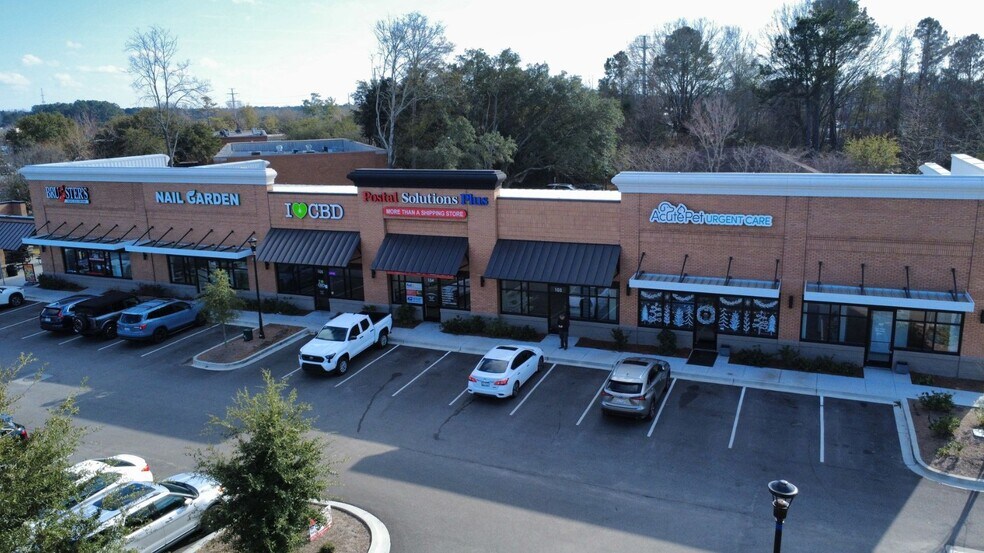 More Photos Of 143 Berkeley Cir, Summerville Storefront Retail Office For Lease
