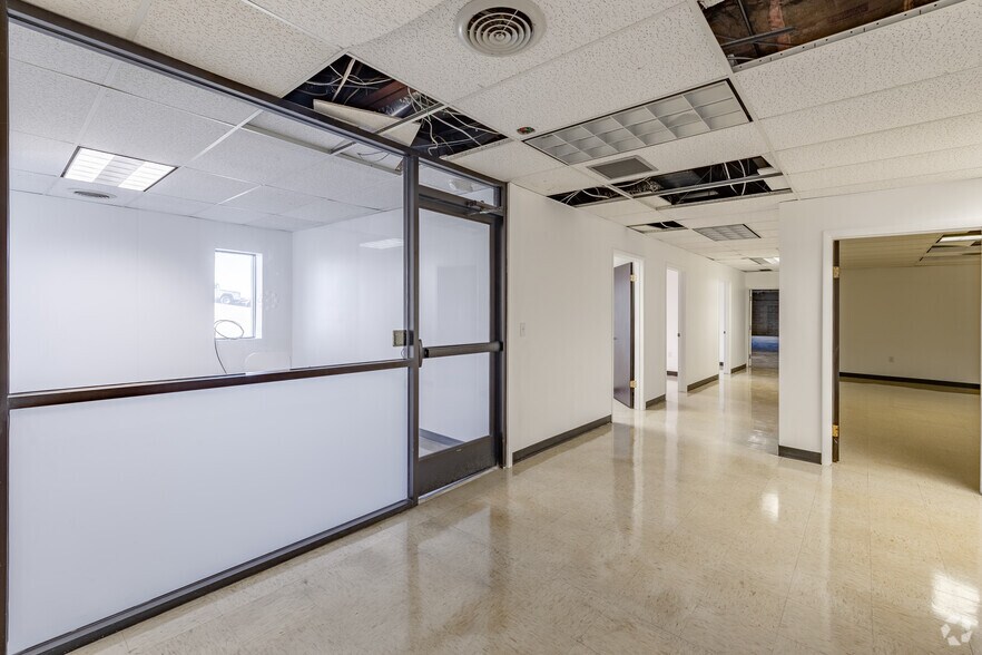 More Photos Of 20 Willow Springs Cir, York Warehouse For Sale