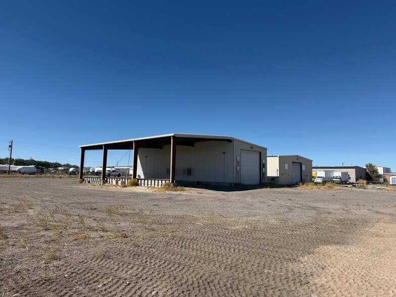 More Photos Of 800 S Smith Rd, Riverton Industrial For Lease