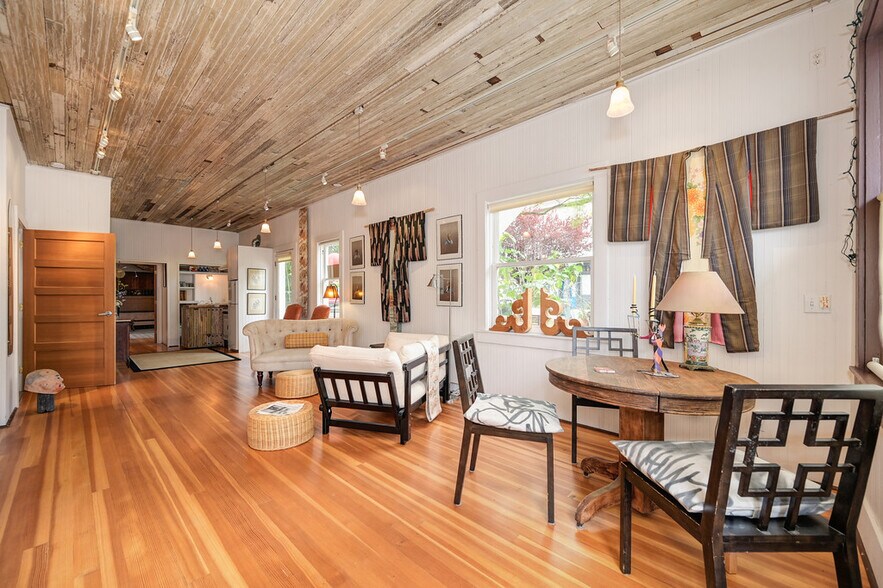 More Photos Of 1250 B St, Walnut Grove Showroom For Sale