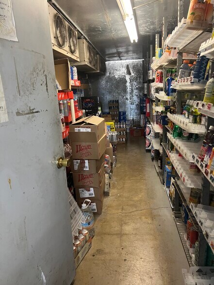 More Photos Of 600 E Main St, Geronimo Convenience Store For Sale