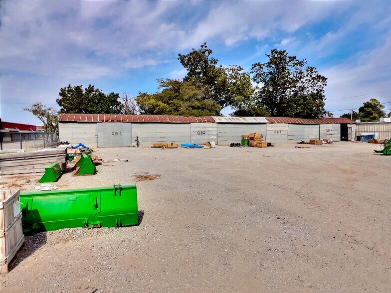 More Photos Of 401 S 10th St, Frederick Showroom For Sale