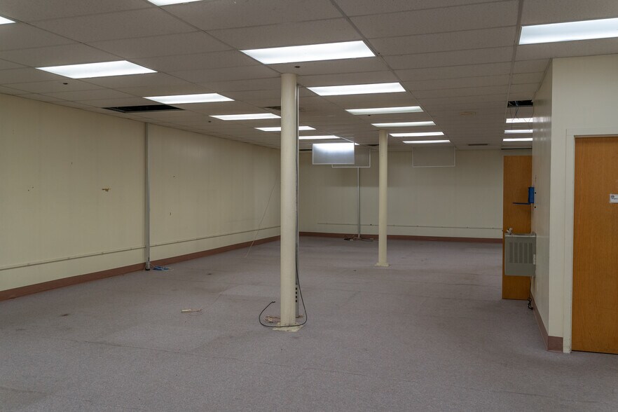 More Photos Of 1575 Lake St, Elmira Manufacturing For Lease
